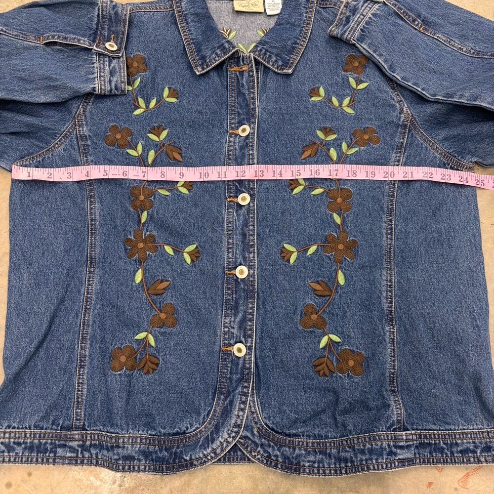 Crystal Kobe Women’s XL Blue Vintage Embroidered Denim Button Down Jacket - Picture 6 of 7